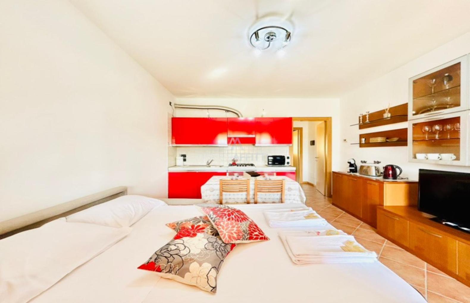 Artemide Apartment - A Soli 150M Dal Lago Di Garda Sirmione Extérieur photo