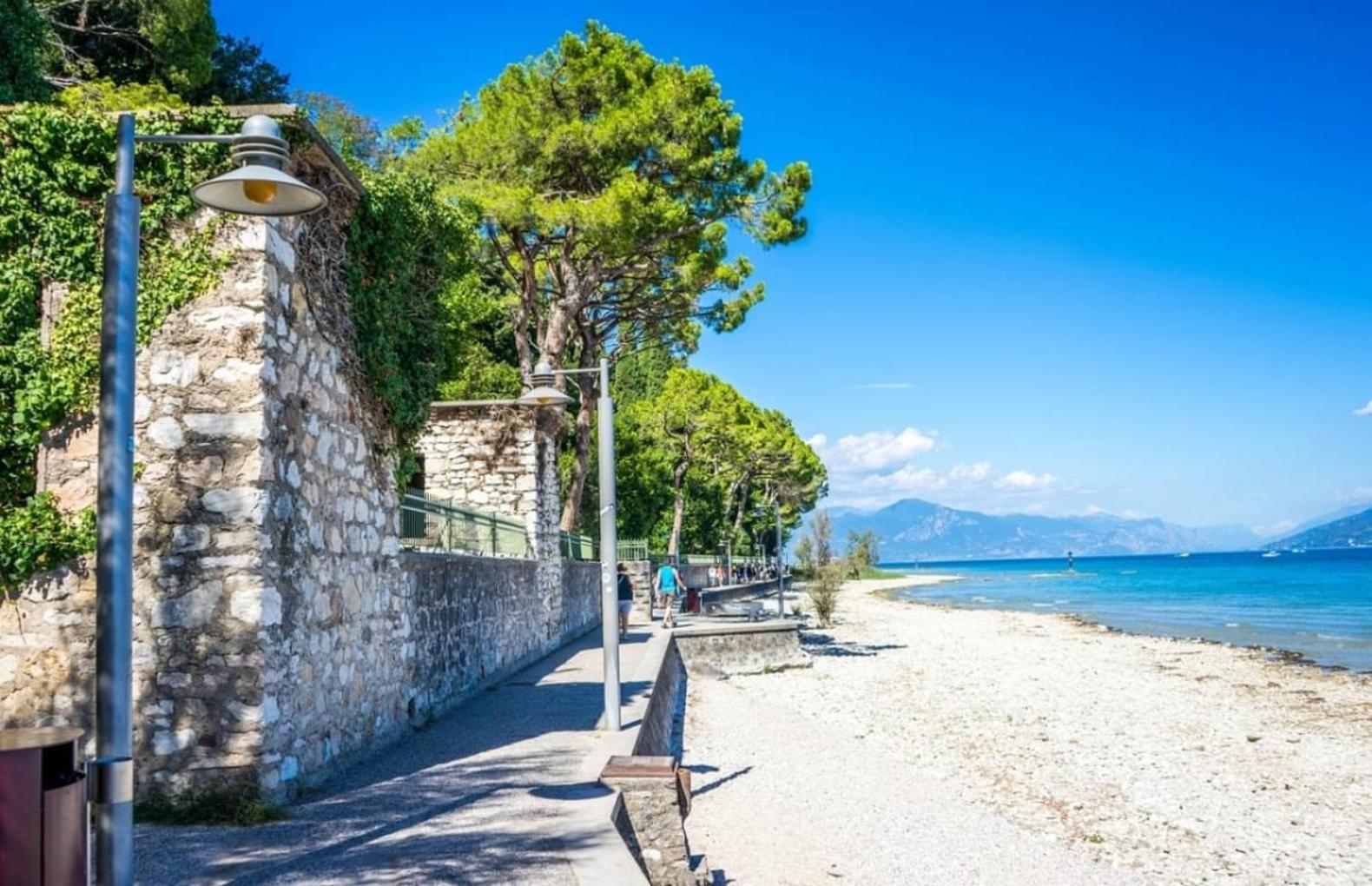 Artemide Apartment - A Soli 150M Dal Lago Di Garda Sirmione Extérieur photo
